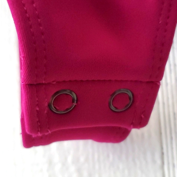 NWT Express Body Contour Sleeveless High Neck Front Cutout Thong Bodysuit - Picture 4 of 7